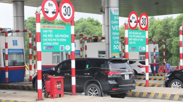 Mỗi ngày bình quân có thêm hơn 1.600 xe đăng ký dán thẻ và sử dụng dịch vụ thu phí tự động không dừng.