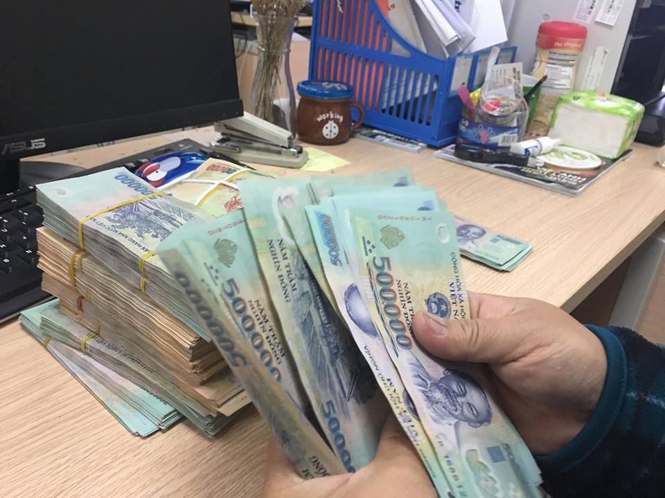 Bước sang tháng 7/2022, lãi suất tiết kiệm tại nhiều ngân hàng tiếp tục tăng, thậm chí tăng mạnh so với tháng trước. (Ảnh minh họa).