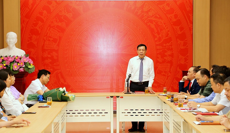 Phó Bí thư Thường trực Đảng ủy Bộ Tài chính Nguyễn Hữu Thân phát biểu tại hội nghị trao quyết định.