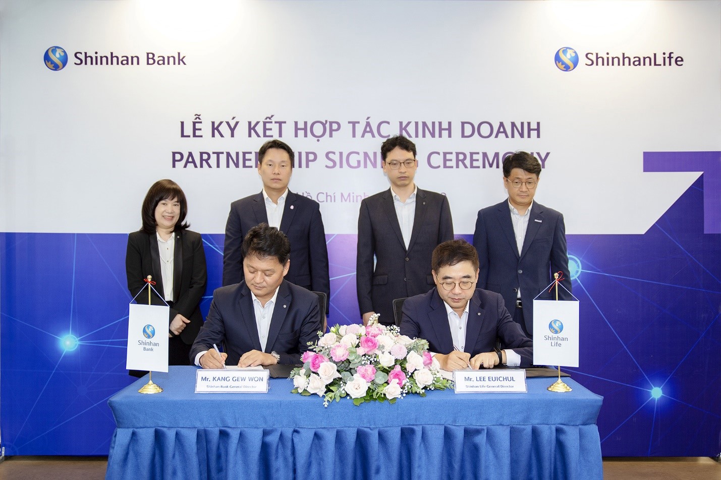 Shinhan Life Việt Nam v&agrave; Ng&acirc;n h&agrave;ng Shinhan Việt Nam k&yacute; kết hợp t&aacute;c kinh doanh bảo hiểm.