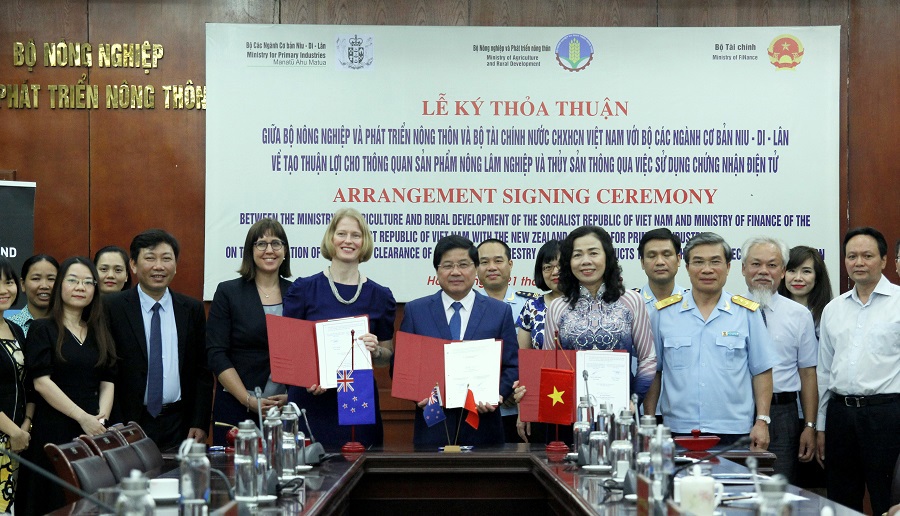 Theo thỏa thuận ký kết, ba bên sẽ tăng cường hợp tác thương mại thông qua việc thành lập hệ thống chứng nhận điện tử song phương đầu tiên dành cho các sản phẩm thực phẩm và nông- lâm nghiệp.