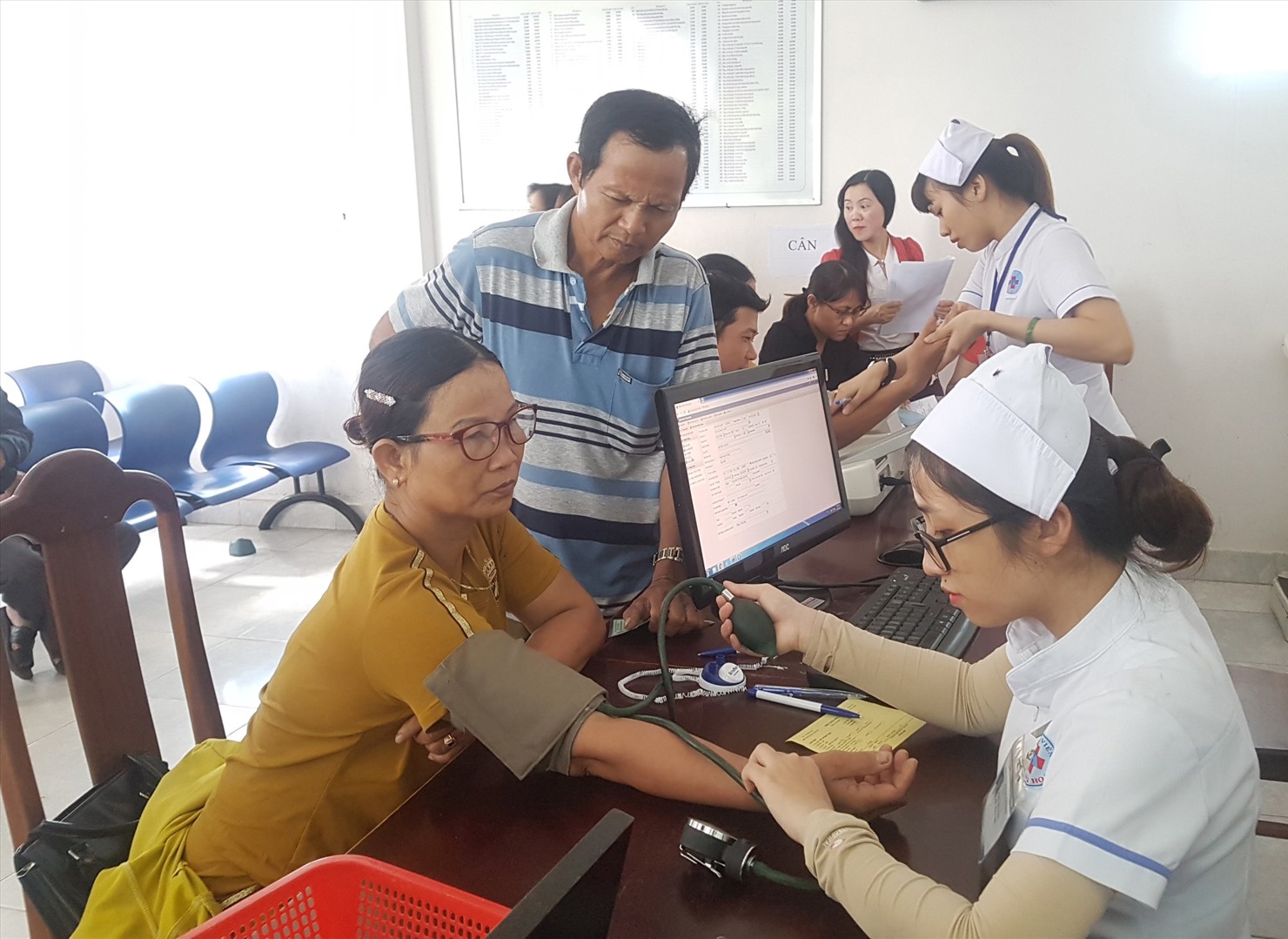 Tham gia BHYT là hình thức “đóng góp khi lành, để dành khi ốm”.