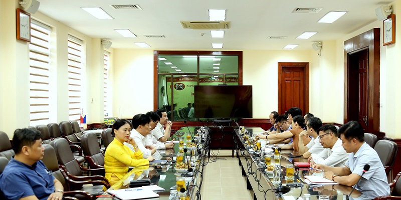 To&agrave;n cảnh buổi gặp mặt.