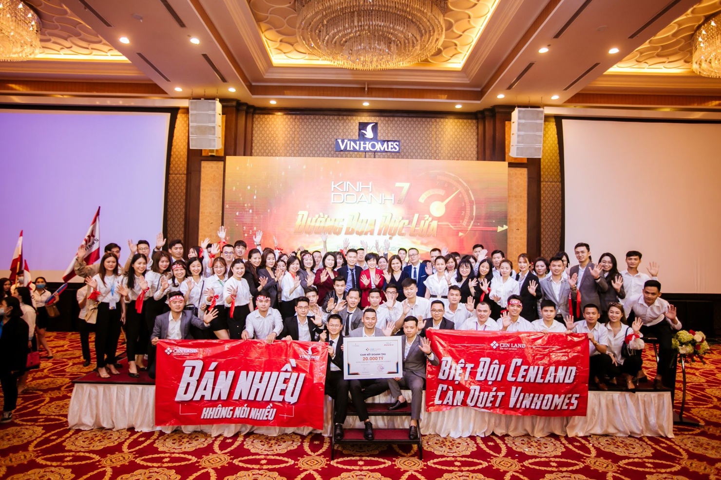 Cen H&agrave; Nội li&ecirc;n tục lọt Top đầu Đại l&yacute; b&aacute;n h&agrave;ng xuất sắc nhất của Vinhomes.