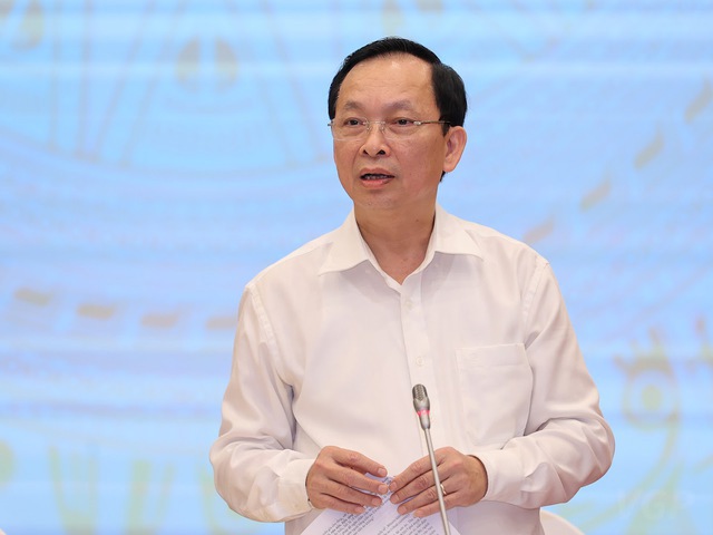 Ph&oacute; Thống đốc Thường trực NHNN Đ&agrave;o Minh T&uacute; trả lời b&aacute;o ch&iacute; tại buổi Họp b&aacute;o Ch&iacute;nh phủ thường kỳ th&aacute;ng 7/2022. Ảnh: VGP/Nhật Bắc