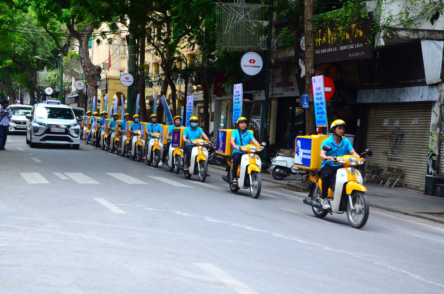 Đội tuyên truyền lưu động ra quân tại Hà Nội.