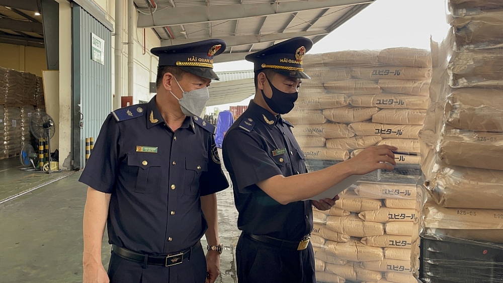 Hải quan TP. Hà Nội tăng cường việc tạo thuận lợi thương mại, giảm chi phí cho DN thông qua việc nâng cao mức độ tuân thủ, giảm tỷ lệ kiểm tra thực tế hàng hóa.