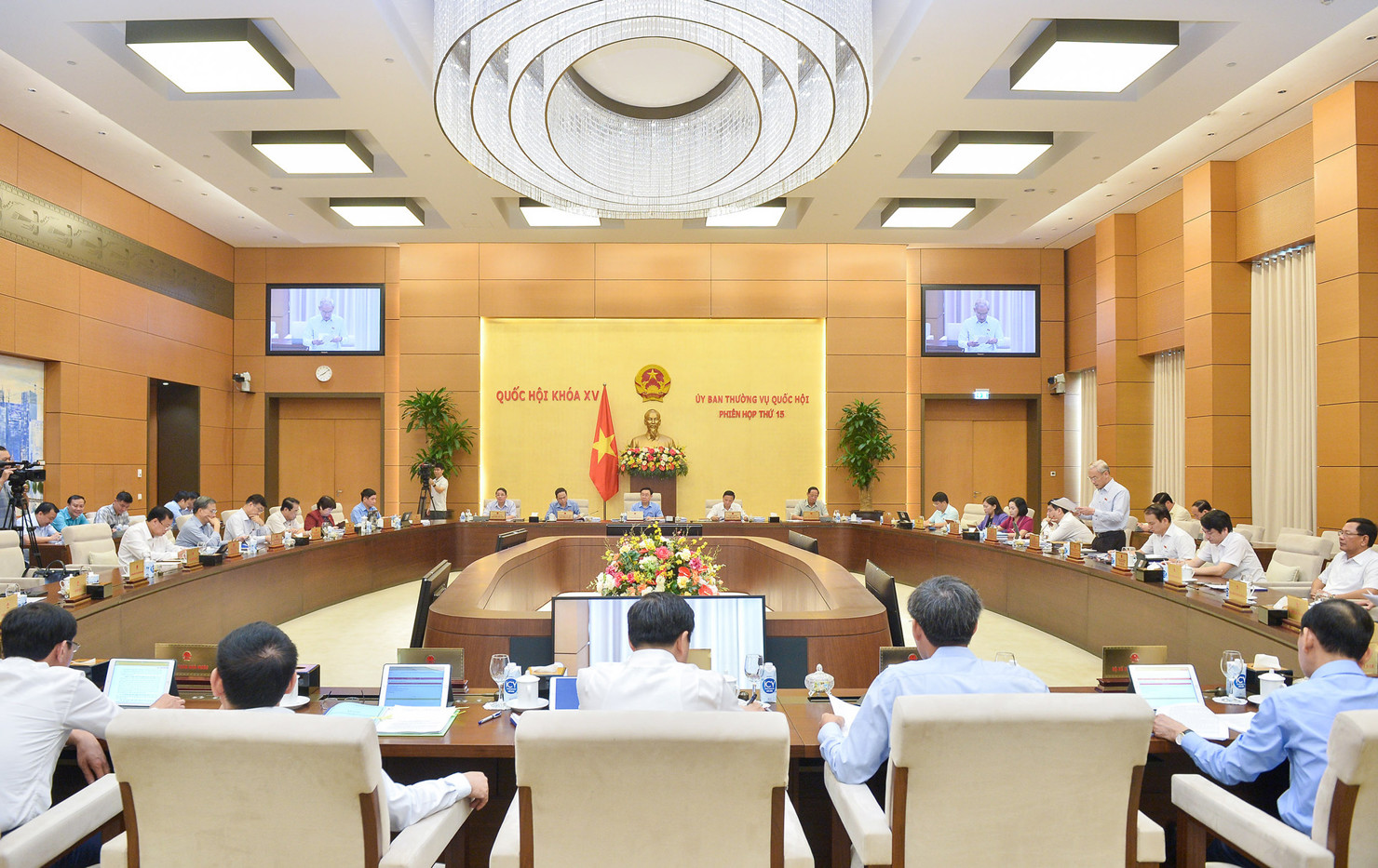 Toàn cảnh phiên họp.