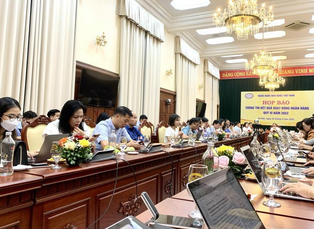 Tại họp b&aacute;o, l&atilde;nh đạo NHNN khẳng định ưu ti&ecirc;n số 1 của NHNN l&agrave; kiểm so&aacute;t lạm ph&aacute;t, g&oacute;p phần ổn định kinh tế vĩ m&ocirc; - Ảnh: VGP/HT