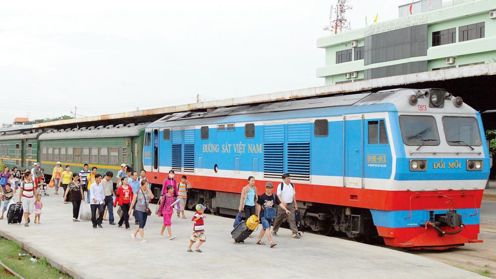 Giảm 50% phí sử dụng kết cấu hạ tầng đường sắt.