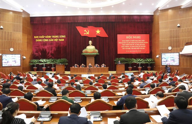 Toàn cảnh Hội nghị quán triệt và triển khai thực hiện Nghị quyết của Bộ Chính trị về phương hướng phát triển kinh tế - xã hội và bảo đảm quốc phòng, an ninh vùng Tây Nguyên đến năm 2030, tầm nhìn đến năm 2045 tại điểm cầu trụ sở Trung ương Đảng.