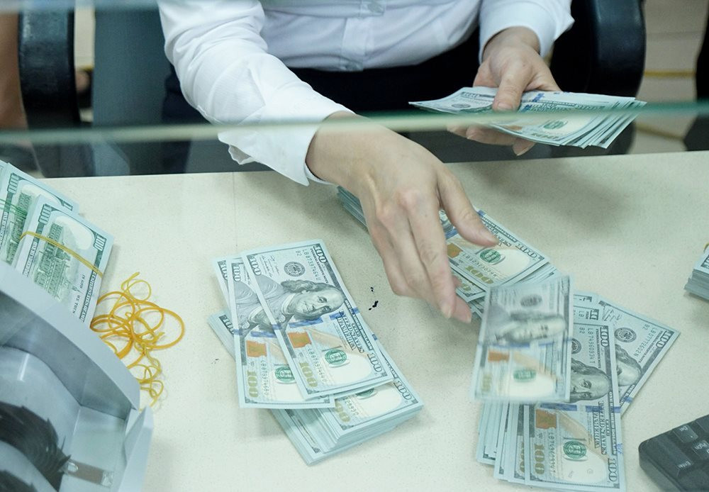 Nhiều ngân hàng lớn đã tiếp tục điều chỉnh tăng giá hầu hết các đồng ngoại tệ đang giao dịch tại ngân hàng.