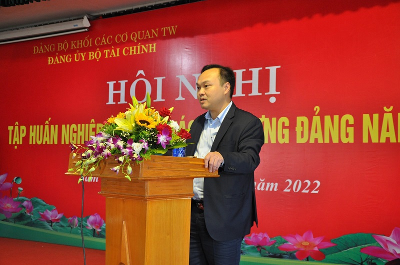 Đồng ch&iacute; Khổng Văn Ngư - Ch&aacute;nh Văn ph&ograve;ng Đảng ủy Bộ T&agrave;i ch&iacute;nh ph&aacute;t biểu tại hội nghị.