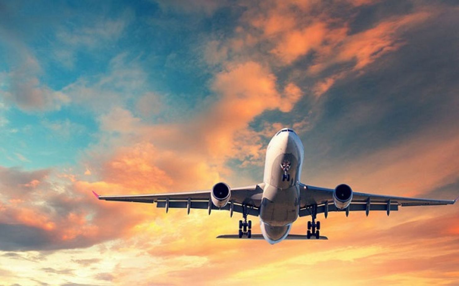 IATA cho biết, ngành hàng không toàn cầu sẽ thua lỗ khoảng 12 tỷ USD trong năm tới, giảm 78% so với năm nay do đà phục hồi dần sau đại dịch COVID-19.