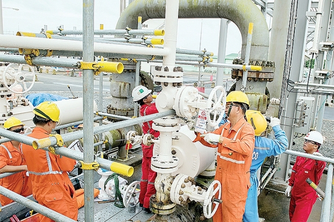 Người lao động vận hành các công trình khí làm việc tối đa 12 giờ/ngày. Ảnh minh họa