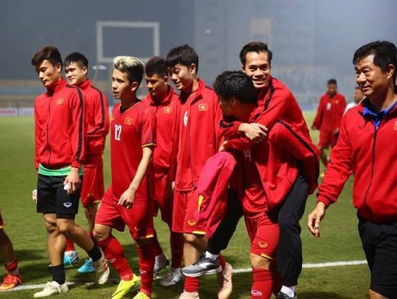 Bảo hiểm PTI chi trả các chi phí chữa trị liên quan đến chấn thương rách sụn đầu gối mà cầu thủ Văn Toàn gặp phải khi tập cùng đồng đội trước trận đấu với Campuchia.