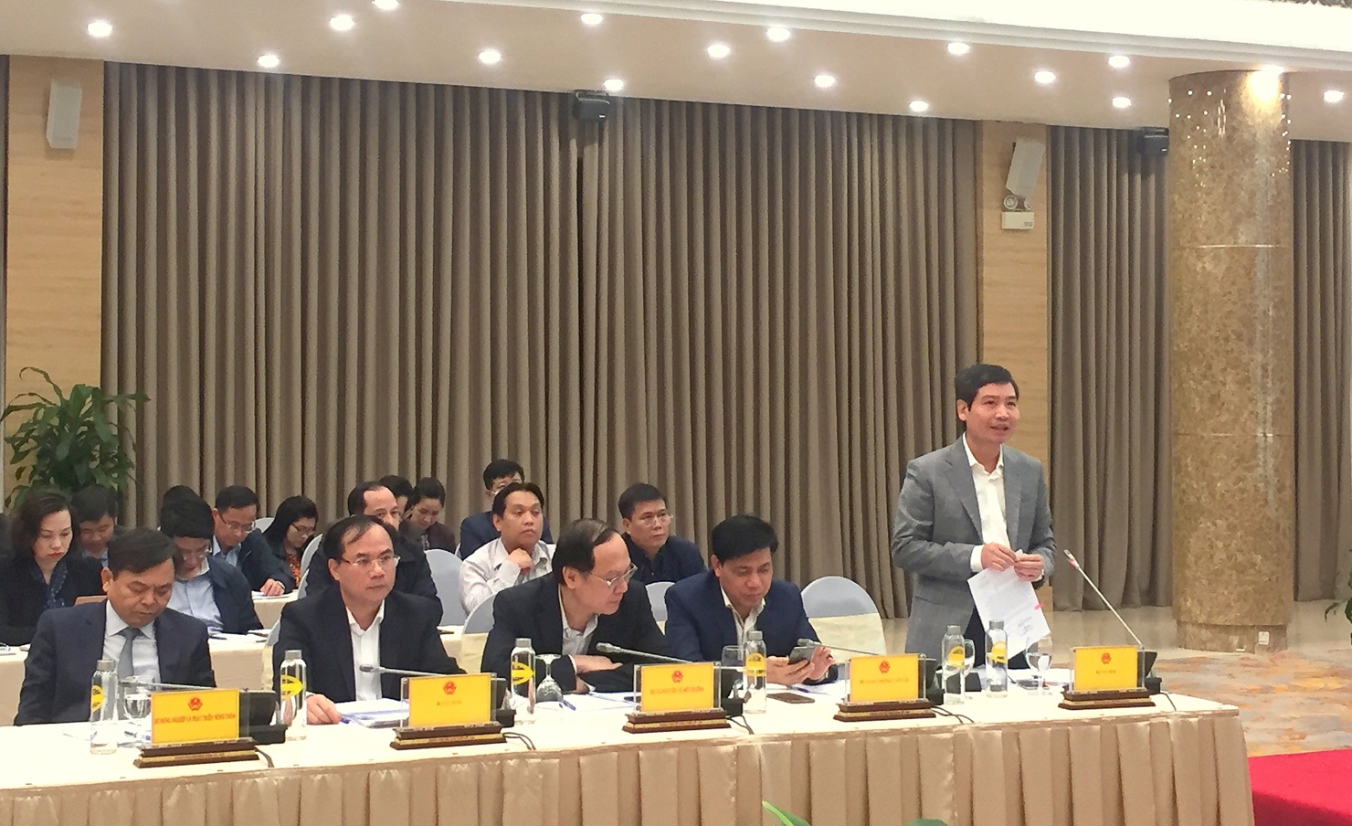 Thứ trưởng Bộ Tài chính Tạ Anh Tuấn trả lời tại buổi Họp báo Chính phủ thường kỳ phiên tháng 11/2020 (ngày 2/12/2020).)