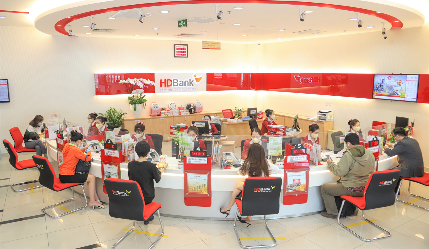 Khách hàng HDBank sẽ được tiếp cận các sản phẩm bảo hiểm uy tín đến từ FWD, được trải nghiệm dịch vụ hỗ trợ bởi công nghệ số hàng đầu