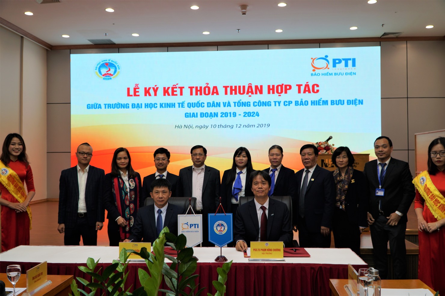 Quang cảnh Lễ ký kết hợp tác giữa PTI và trường Đại học Kinh tế Quốc dân.