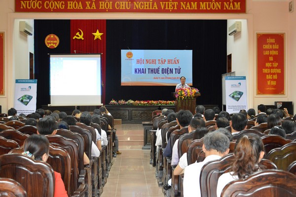 Ngành Thuế Quảng Trị tổ chức tập huấn khai thuế qua mạng cho người nộp thuế. Nguồn:quangtri.gdt.gov.vn