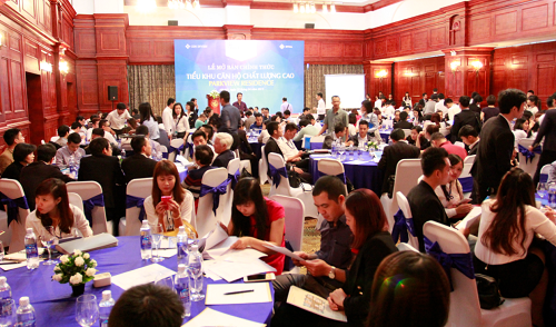Khoảng 500 khách hàng tham dự Lễ mở bán dự án Parkview Residence ngày 25/4/2015.