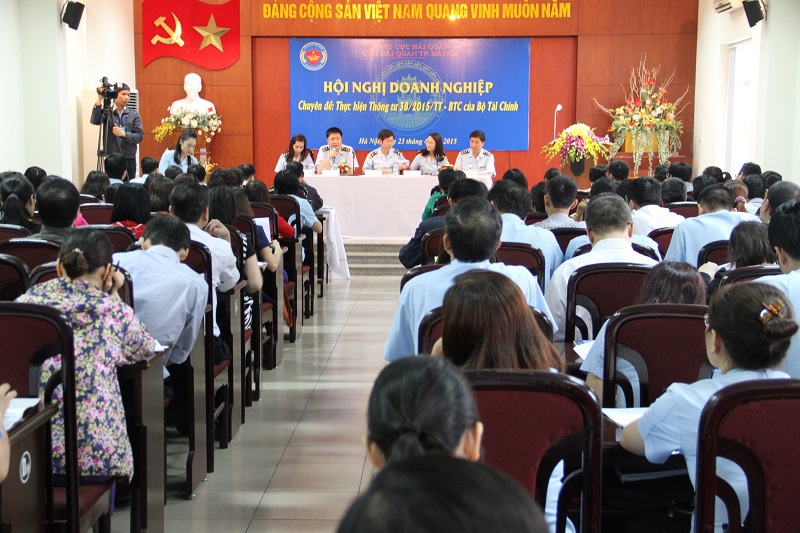 Cục Hải quan Hà Nội luôn coi doanh nghiệp là bạn đồng hành, thường xuyên tổ chức hội nghị đối thoại doanh nghiệp. Ảnh: Văn Trường