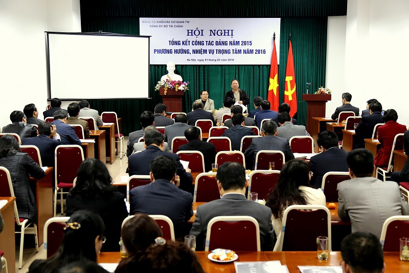 Đồng chí Đỗ Hoàng Anh Tuấn, Bí thư Đảng ủy Bộ Tài chính đề nghị, năm 2016, các đảng bộ, chi bộ trực thuộc cần tiếp tục lãnh đạo, chỉ đạo đảng bộ, chi bộ thực hiện quyết liệt các giải pháp ngay từ đầu năm.