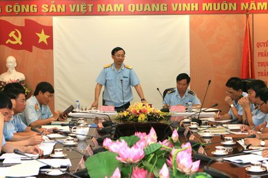 Tổng cục trưởng Tổng cục Hải quan Nguyễn Văn Cẩn phát biểu tại buổi làm việc.