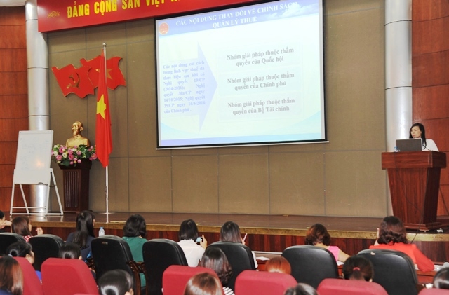 Quang cảnh lớp tập huấn chính sách thuế mới cho gần 400 doanh nghiệp FDI trên địa bàn, ngày 4/10/2016.