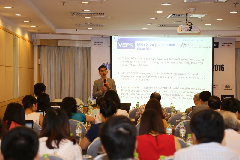 Tọa đàm Công bố báo cáo kinh tế vĩ mô quý III/2016 của VEPR diễn ra tại Hà Nội ngày 11/10/2016. Ảnh: Văn Trường