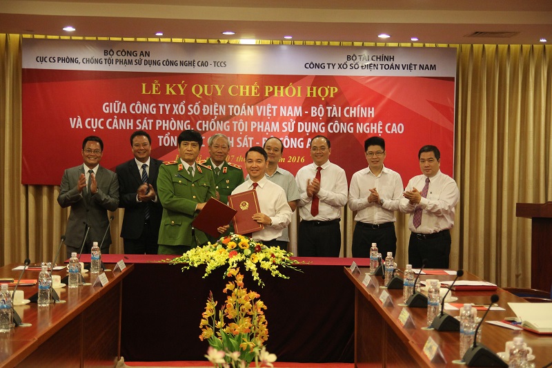 Lễ ký kết quy chế phối hợp giữa Vietlott và Cục Cảnh sát phòng, chống tội phạm sử dụng công nghệ cao. 