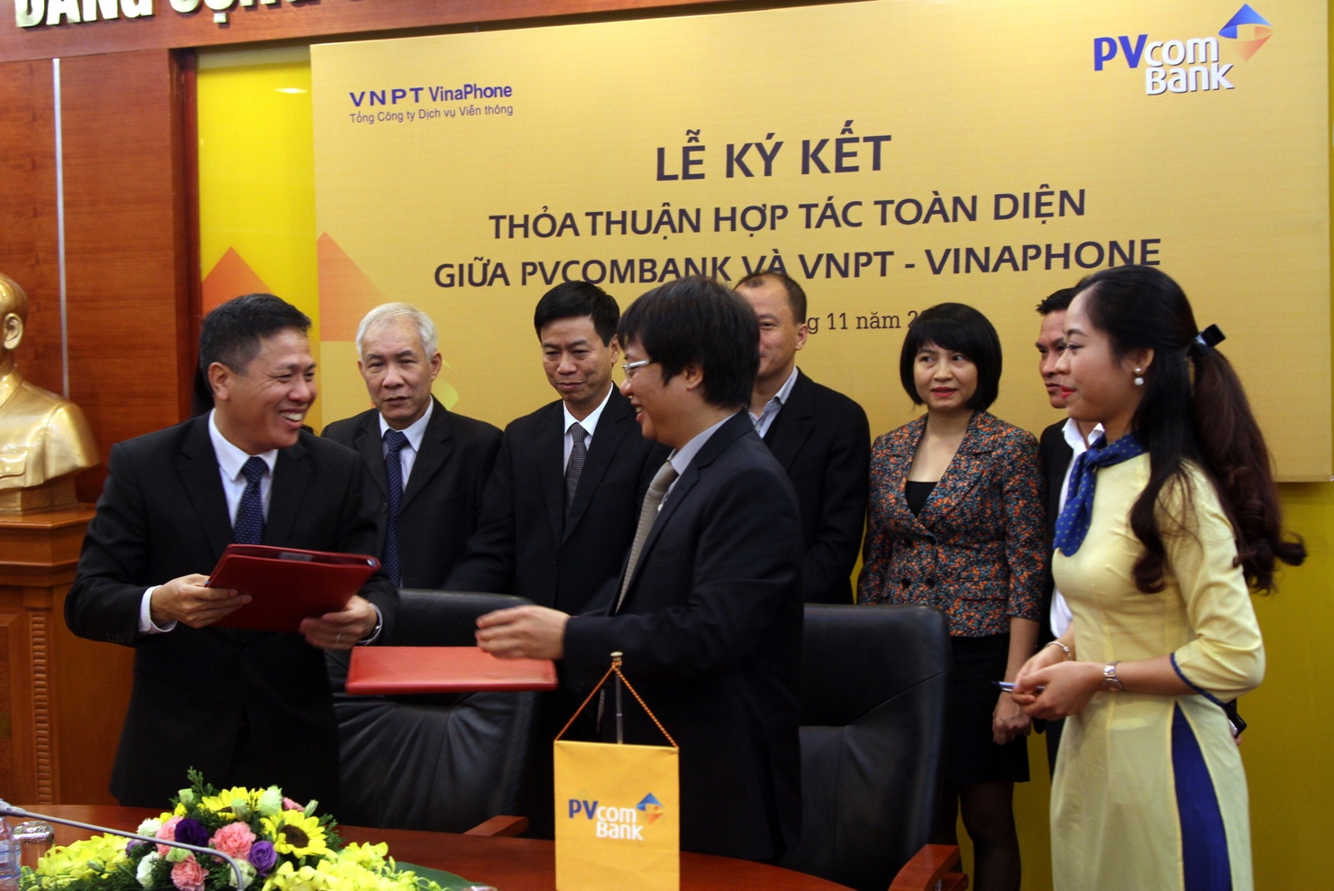 Lễ ký kết thỏa thuận hợp tác toàn diện giữa PVcomBank và Vinaphone.