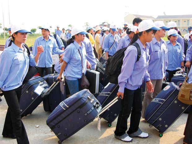 Từ ngày 1/1/2017 cấp phép đưa người đi xuất khẩu lao động sẽ thu lệ phí 5 triệu đồng/lần cấp mới. Nguồn: Internet