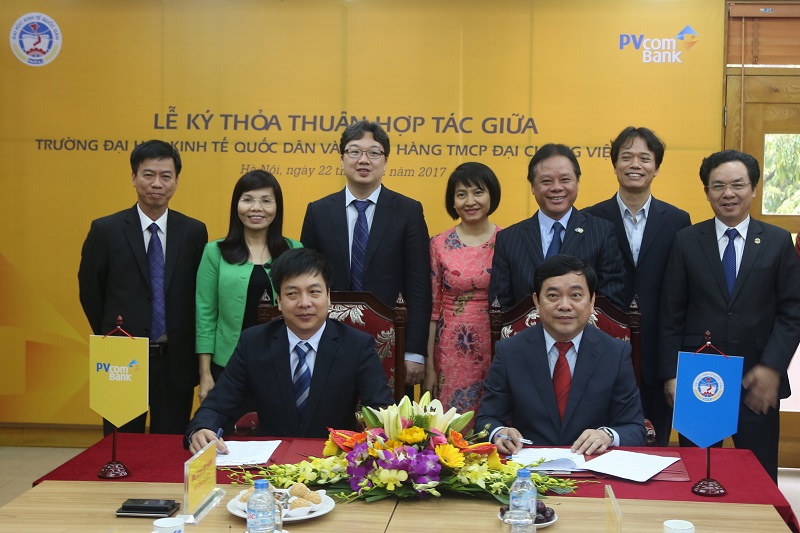Toàn cảnh buổi lễ ký kết thỏa thuận hợp tác giữa PVcomBank và trường Đại học Kinh tế Quốc dân (ngày 22/2/2017).