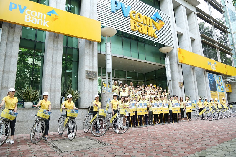 Đoàn roadshow “sống tận hưởng – thỏa đam mê” xuất phát tại Hội sở PVcomBank.