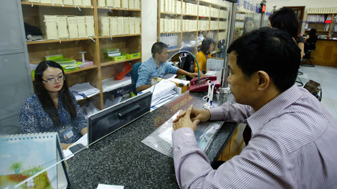 Thực hiện thủ tục BHXH tại TP. Hà Nội. Nguồn: Internet