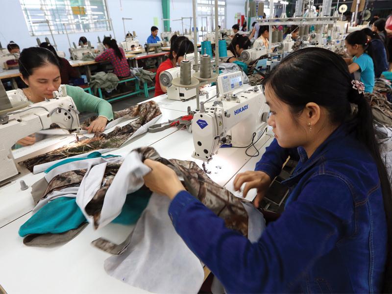 Tuyên truyền, phổ  biến kiến thức về BHXH cho công nhân. 