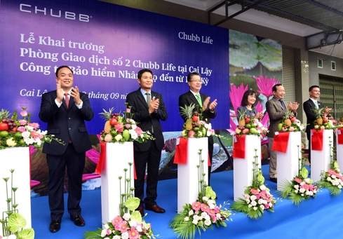 Đại diện Chubb Life Việt Nam cắt băng khai trương văn phòng kinh doanh mới tại Cai Lậy - Tiền Giang.