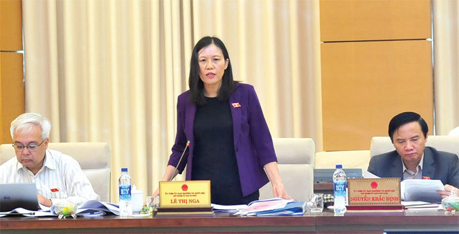 Chủ nhiệm Ủy ban Tư pháp Lê Thị Nga phát biểu tại Phiên họp. Nguồn: internet.