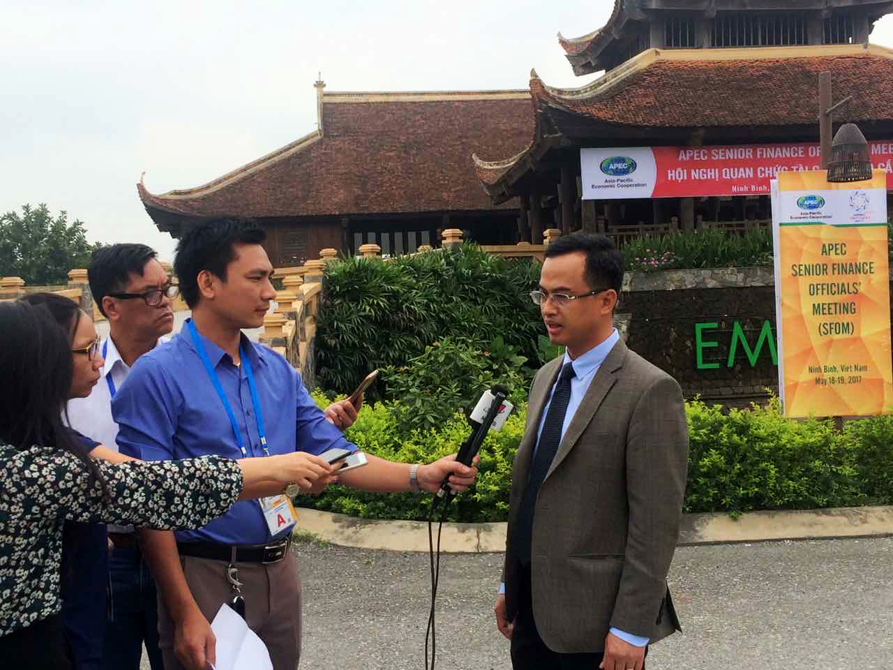 Ông Vũ Nhữ Thăng - Chủ tịch SFOM, Vụ trưởng Vụ Hợp tác quốc tế (Bộ Tài chính) trả lời phỏng vấn về một số nội dung quan trọng được SFOM thảo luận.