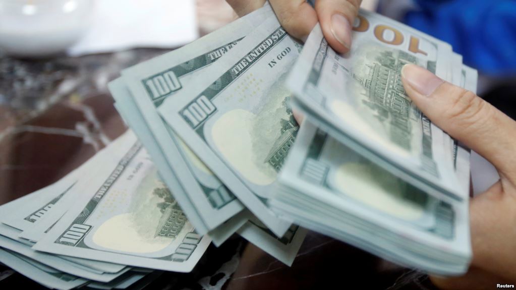 Đã đến lúc Việt Nam thay đổi chính sách lãi suất cho đồng USD. Nguồn: Internet