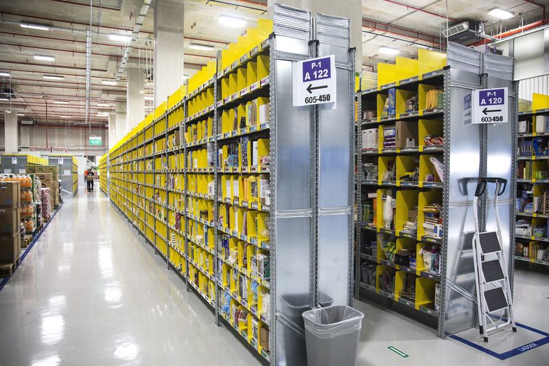 Trung tâm Amazon Prime Now tại Singapore. Nguồn: Internet
