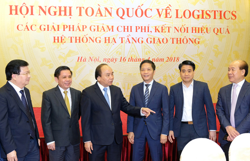 Thủ tướng Nguyễn Xuân Phúc dự Hội nghị về logistics. Ảnh: VGP