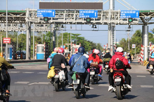 Phương tiện qua Trạm BOT Cai Lậy Ảnh: Minh Trí/TTXVN