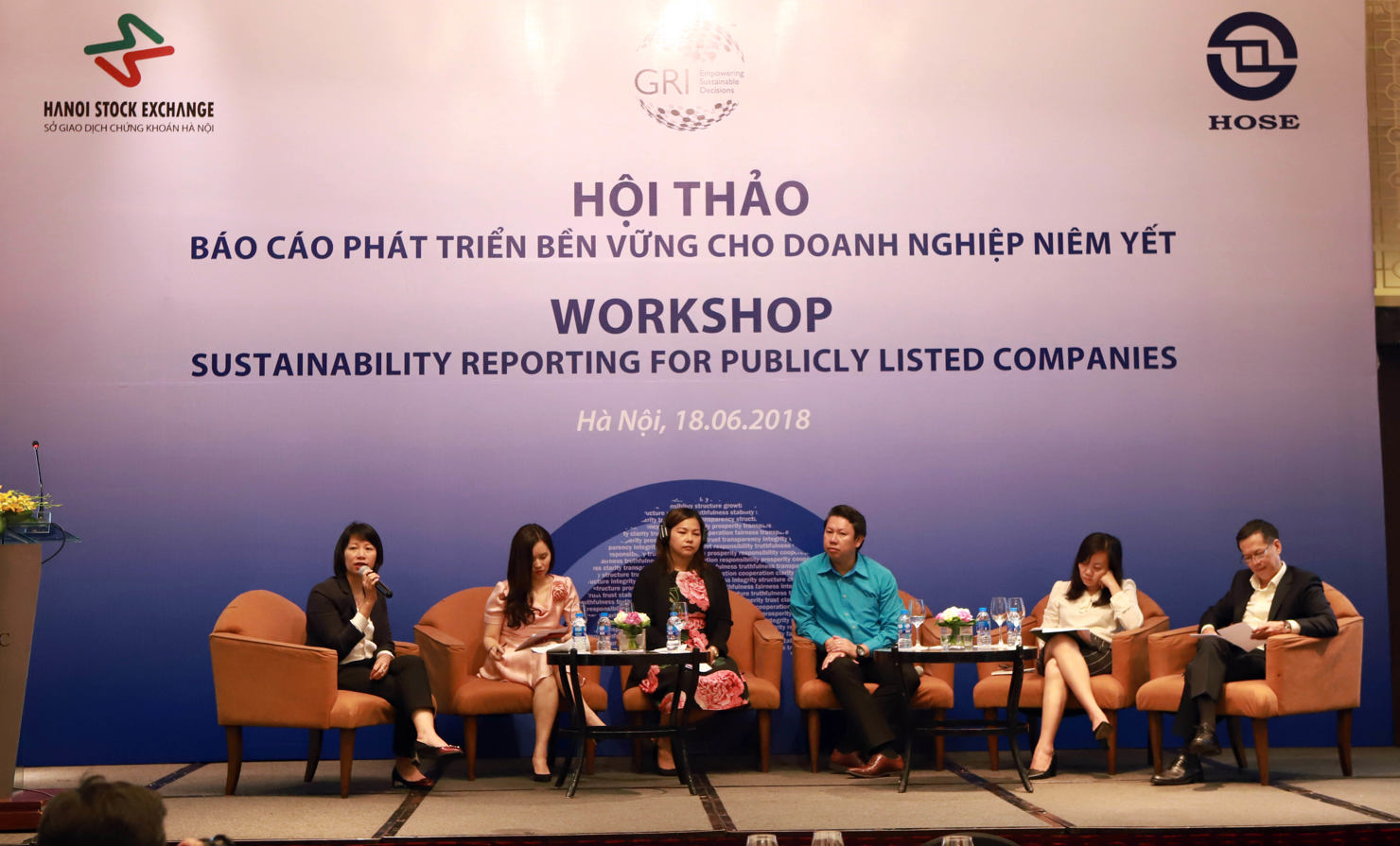 Các diễn giả chia sẻ ý kiến tại Hội thảo.
