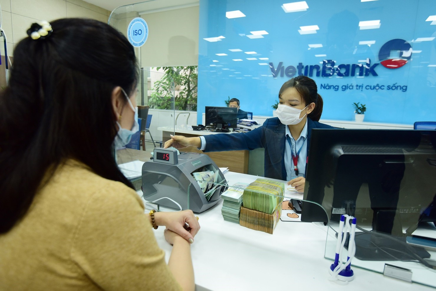 VietinBank tiếp tục thực hiện các chính sách miễn giảm lãi, phí nhằm đồng hành và hỗ trợ khách hàng.