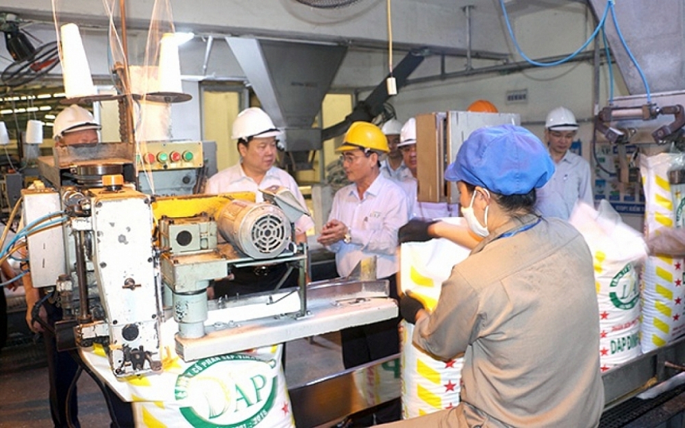 Việc quay trở lại sản xuất của doanh nghiệp vẫn còn nhiều khó khăn, thách thức. Ảnh: Internet.
