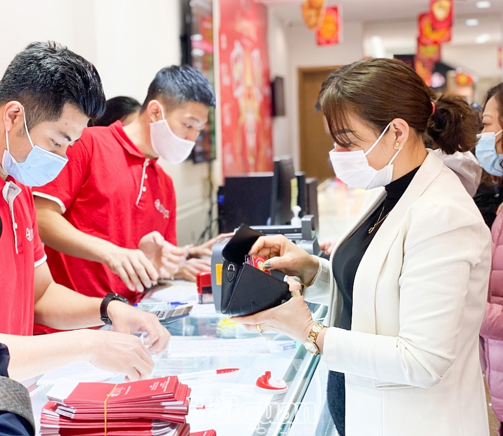 Giá vàng SJC trong nước tăng mạnh. Ảnh: H.Dịu