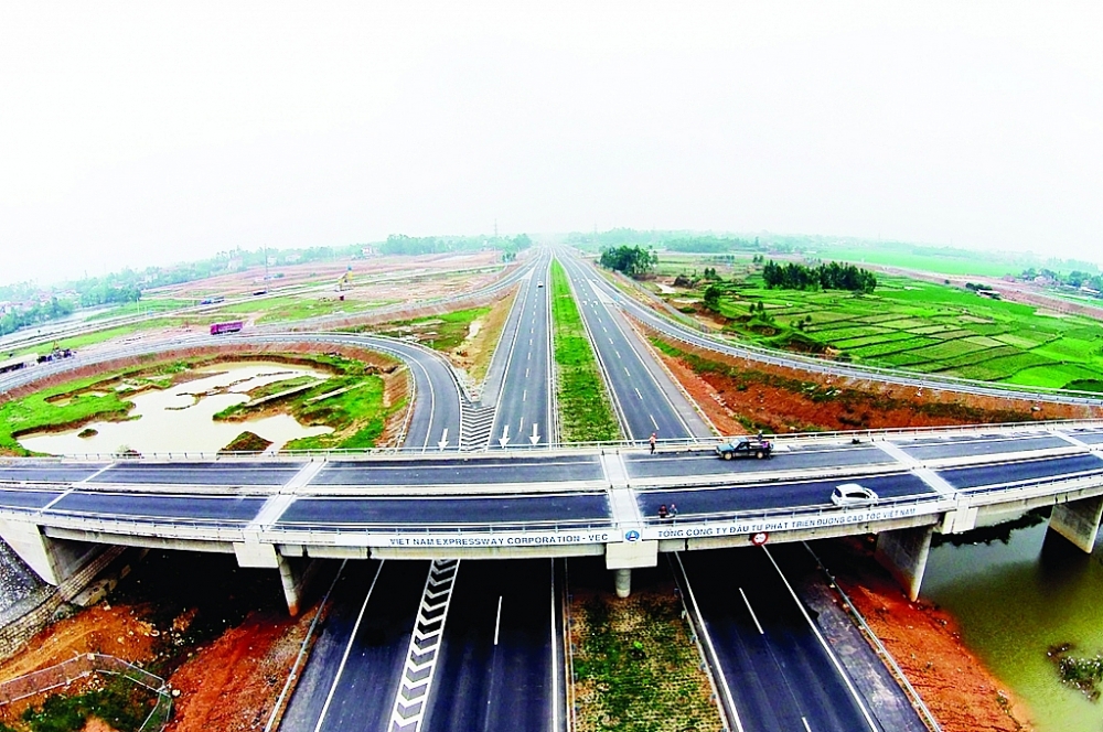 Chi tiêu công đã đạt được nhiều kết quả tích cực, góp phần thúc đẩy tăng trưởng kinh tế, tạo dư địa cho chính sách tài khóa. Ảnh: S.T