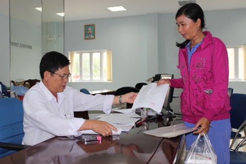 Người nộp thuế làm thủ tục giảm trừ gia cảnh tại Chi cục Thuế huyện Cần Giờ, TP.Hồ Chí Minh. Nguồn: internet